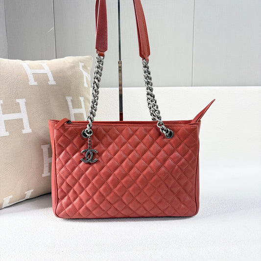 Chanel - Tote - Leather - Red - (medium)