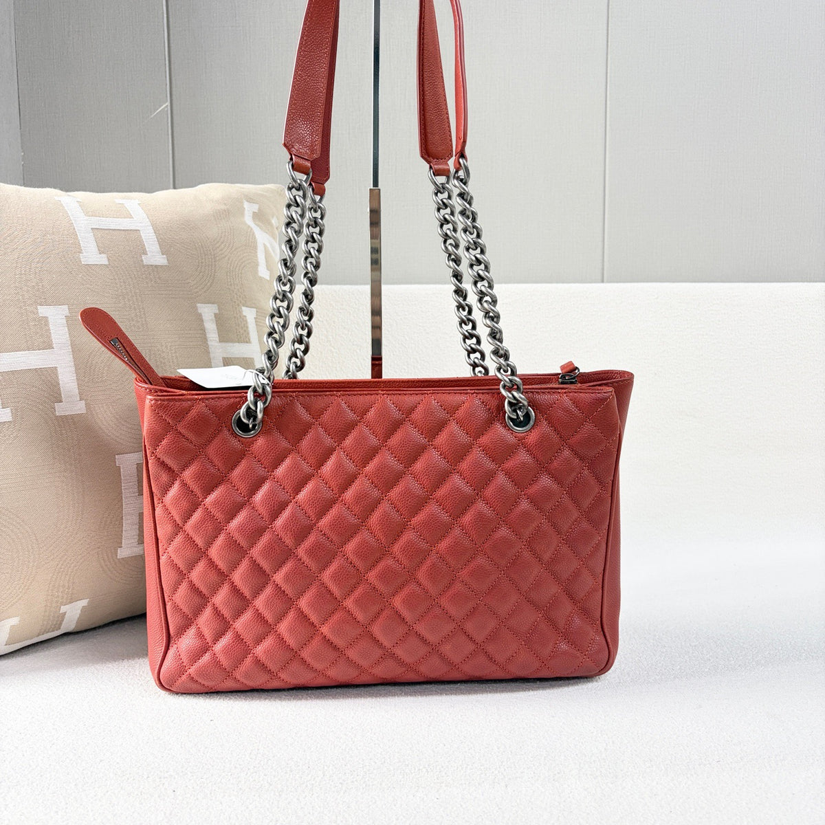 Chanel - Tote - Leather - Red - (medium)