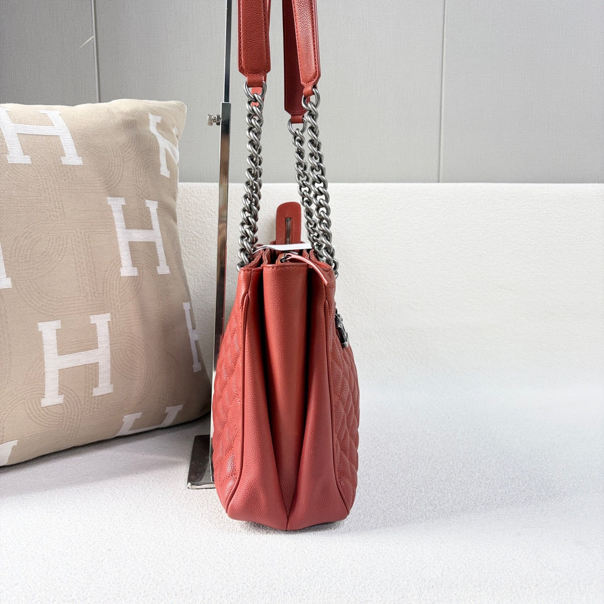 Chanel - Tote - Leather - Red - (medium)