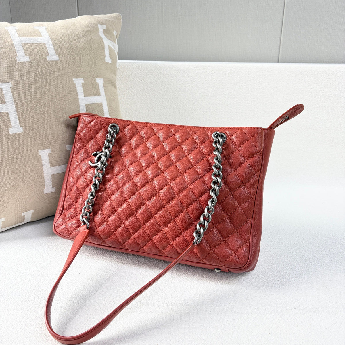 Chanel - Tote - Leather - Red - (medium)