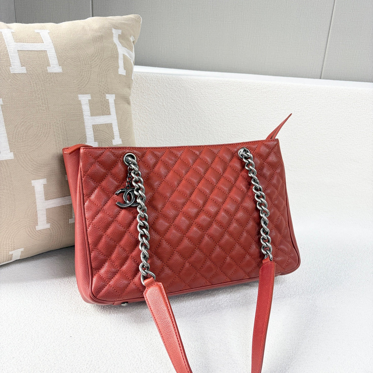 Chanel - Tote - Leather - Red - (medium)