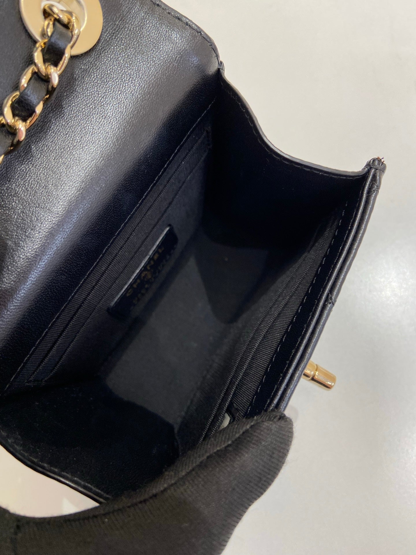 Chanel - Trendy CC Chain Bag - Leather - Black - (mini)