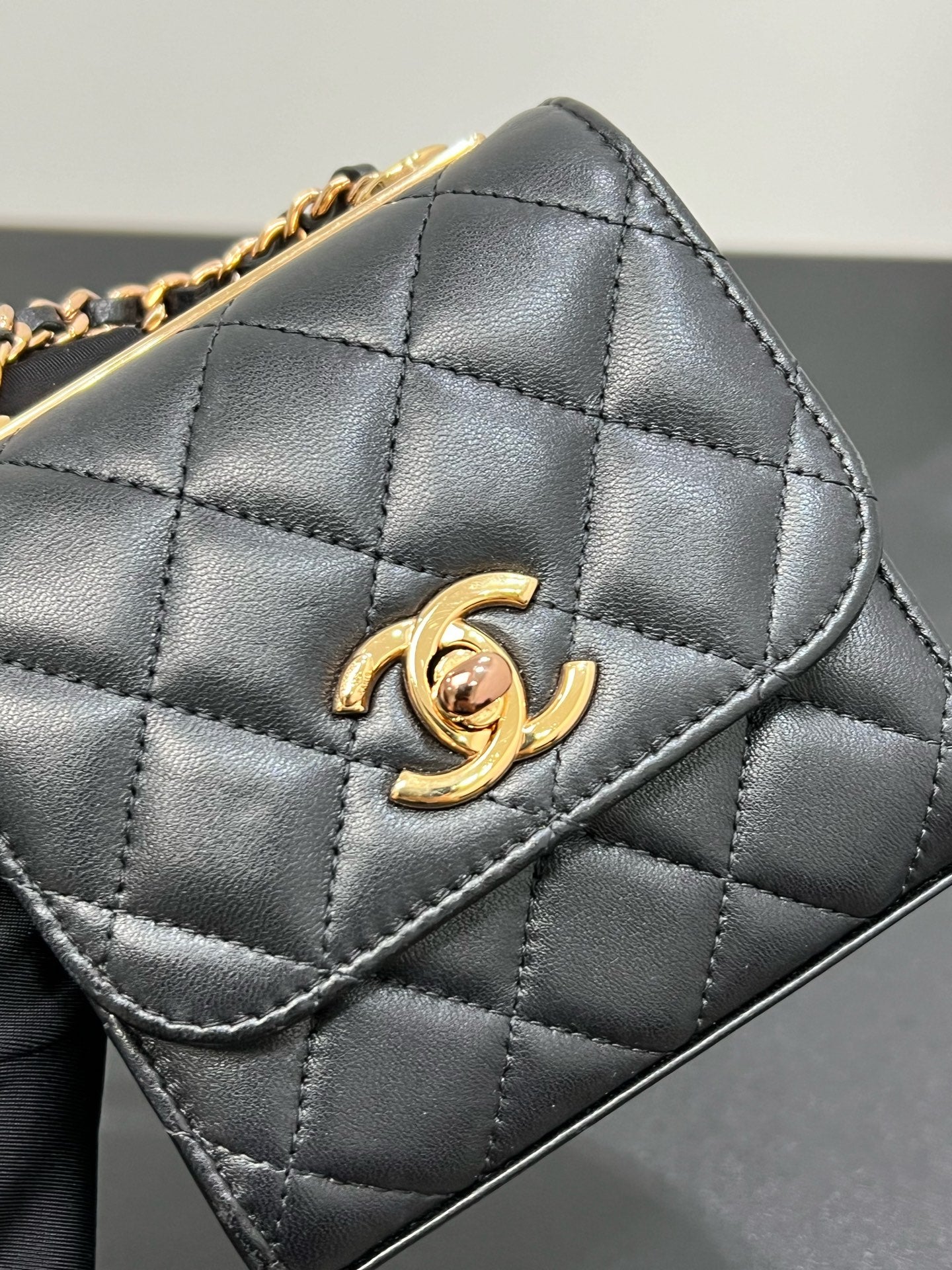 Chanel - Trendy CC - Leather - Black - (mini)