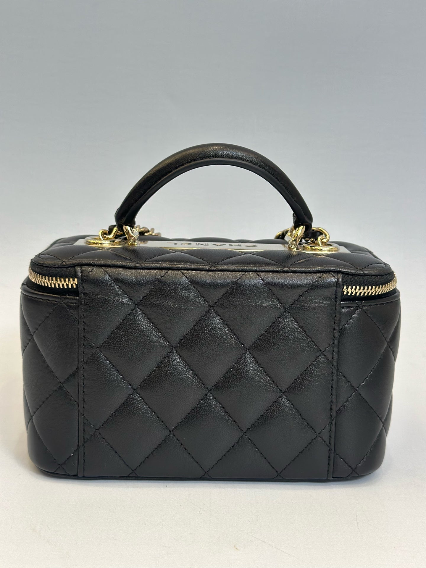 Chanel - Trendy CC Top Handle Vanity Case - Lambskin leather - Black with Gold-Tone Hardware - (mini)