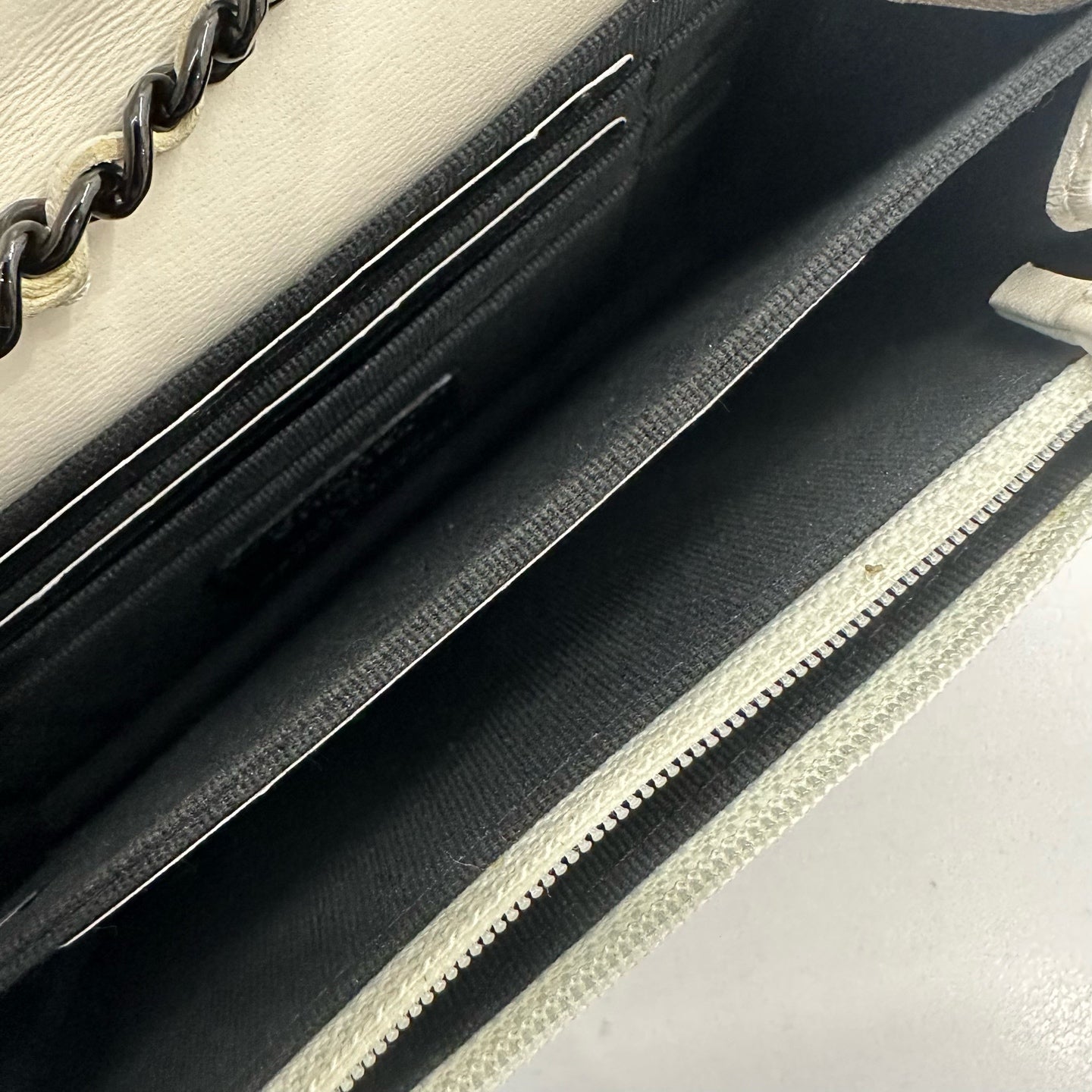 Chanel - Trendy CC WOC - Leather - White