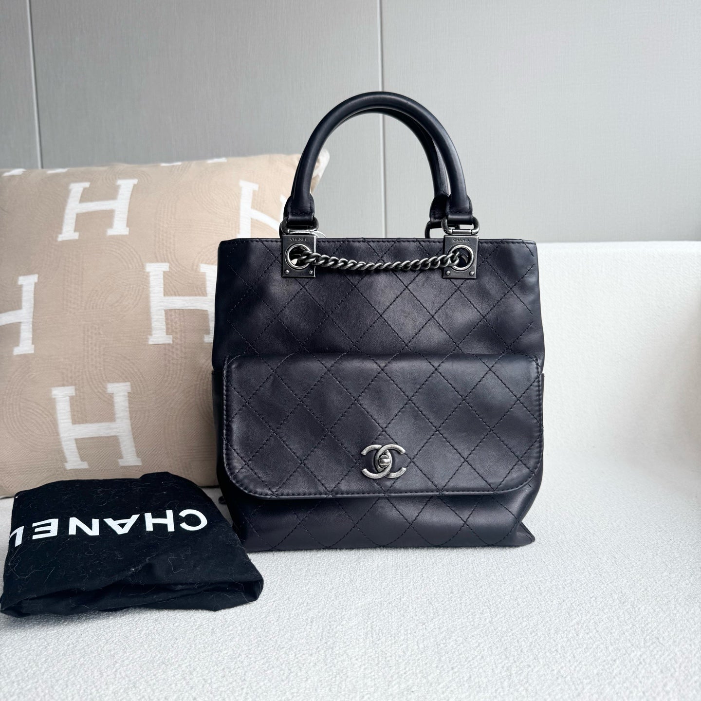 Chanel - Urban Metropolitan Messenger Backpack - Leather - Black - (medium)