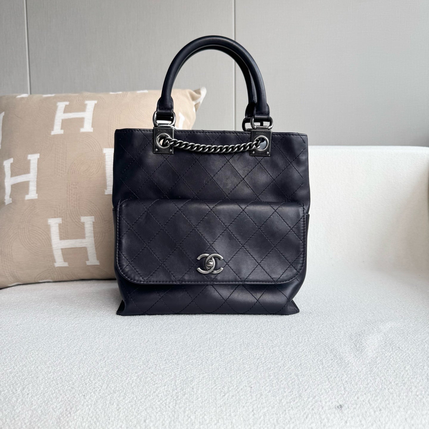 Chanel - Urban Metropolitan Messenger Backpack - Leather - Black - (medium)
