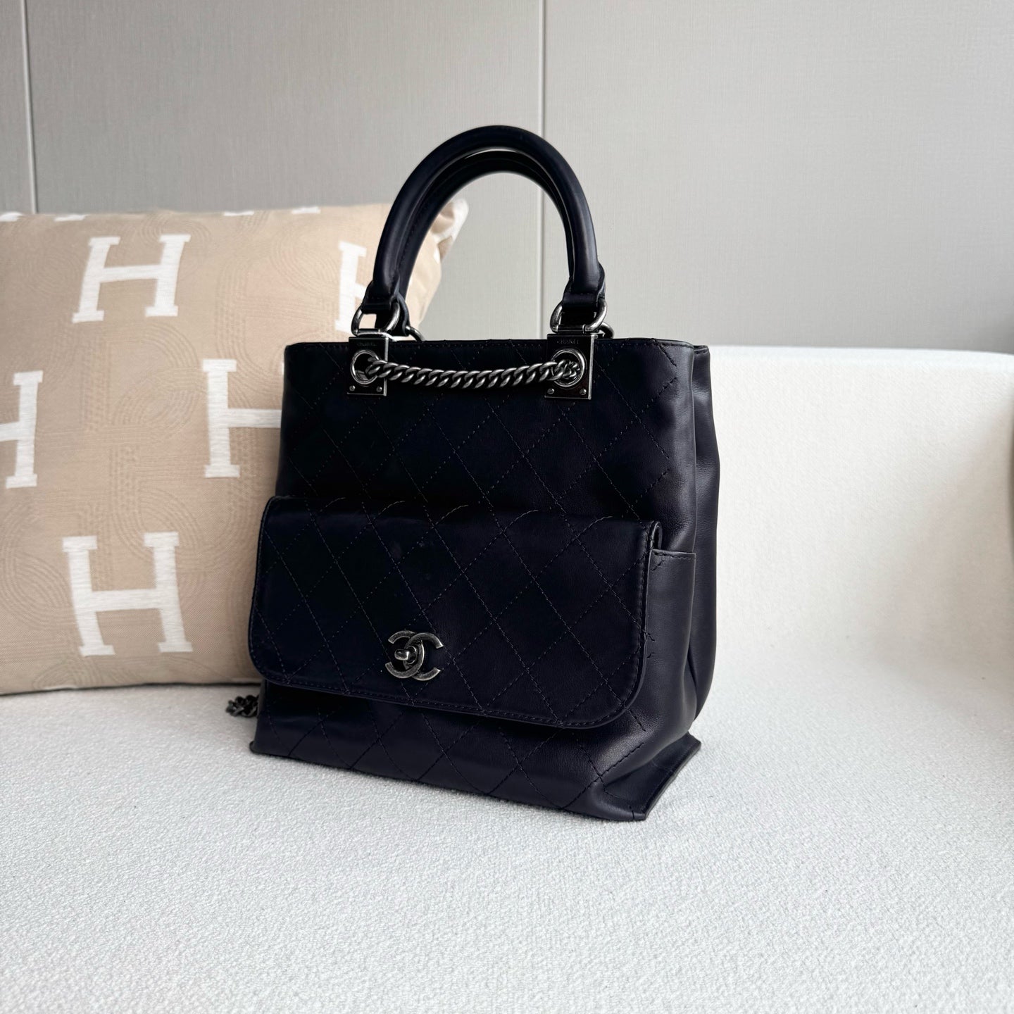 Chanel - Urban Metropolitan Messenger Backpack - Leather - Black - (medium)