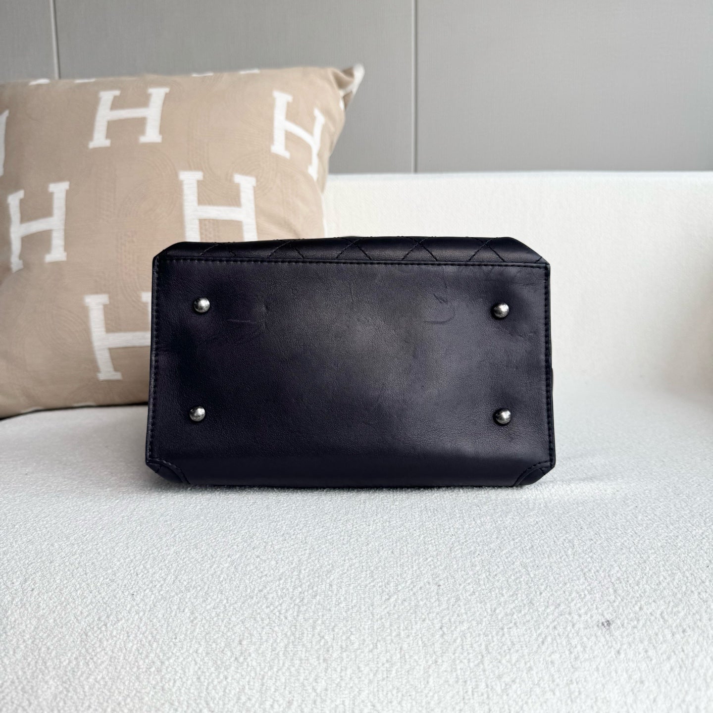 Chanel - Urban Metropolitan Messenger Backpack - Leather - Black - (medium)