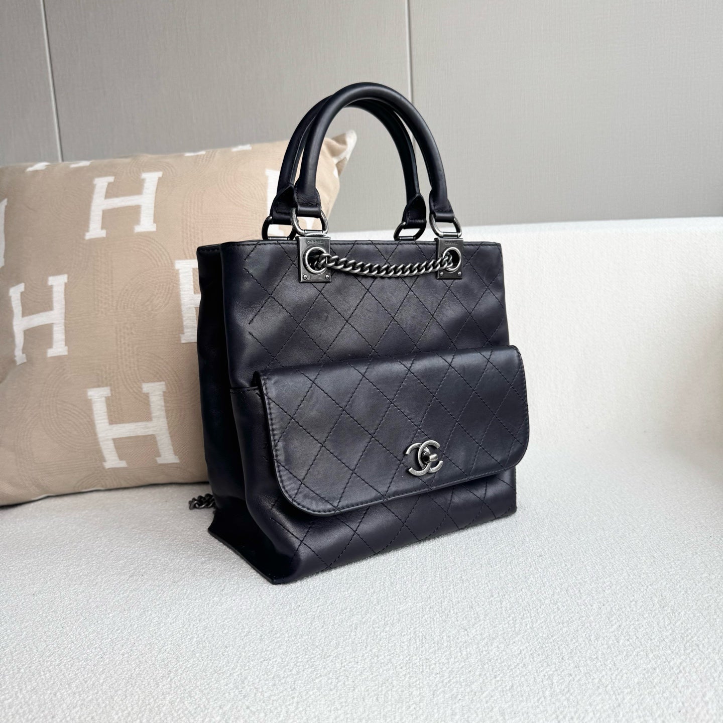 Chanel - Urban Metropolitan Messenger Backpack - Leather - Black - (medium)