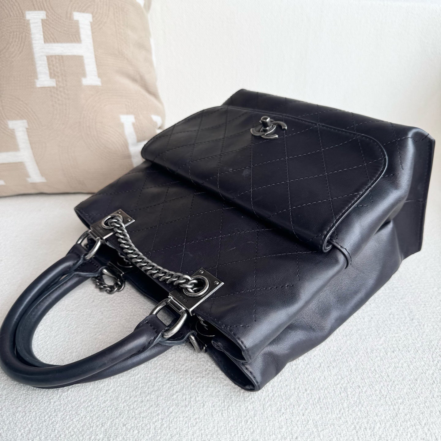 Chanel - Urban Metropolitan Messenger Backpack - Leather - Black - (medium)