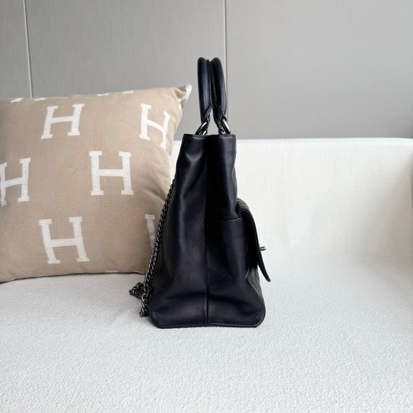 Chanel - Urban Metropolitan Messenger Backpack - Leather - Black - (medium)