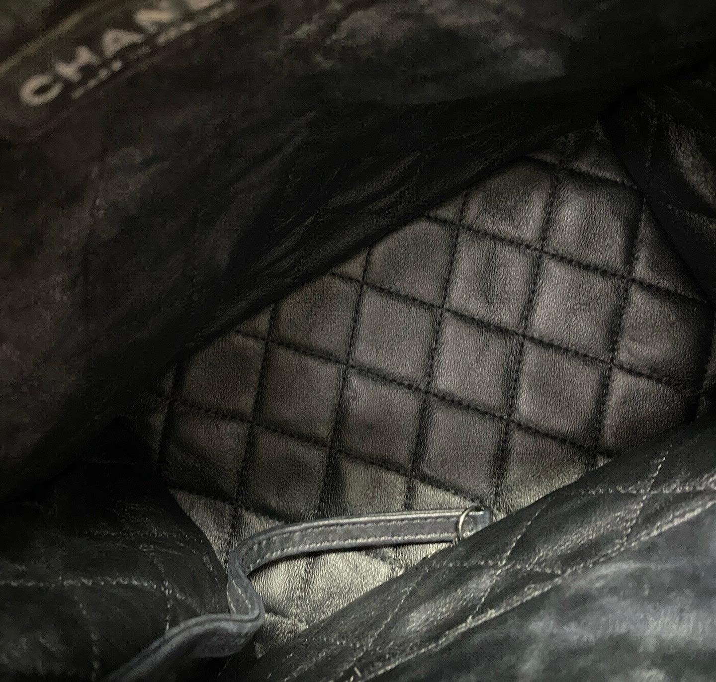 Chanel - Urban Metropolitan Messenger Backpack - Leather - Black - (medium)