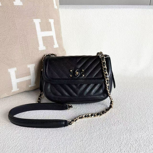 Chanel - V-pattern Flap Bag - Grained calfskin leather - Black with Gold-Tone Hardware - (Mini)