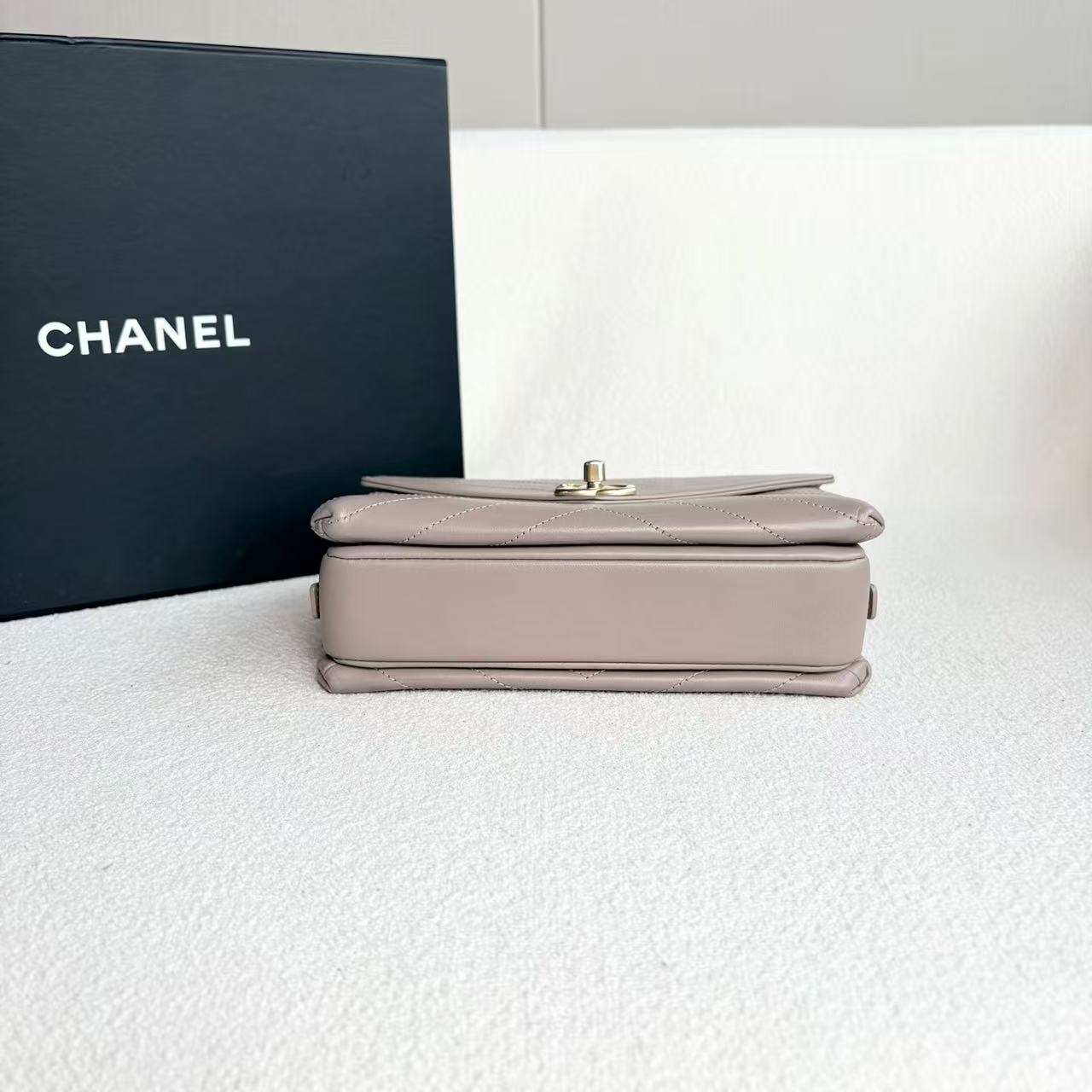 Chanel - V-Quilted Accordion Bag - Leather - Grey-purple with Gold-Tone Hardware - (Small)