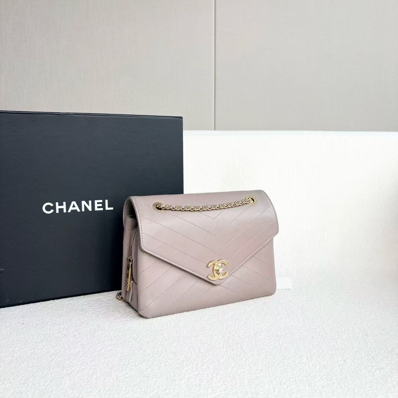 Chanel - V-Quilted Accordion Bag - Leather - Grey-purple with Gold-Tone Hardware - (Small)
