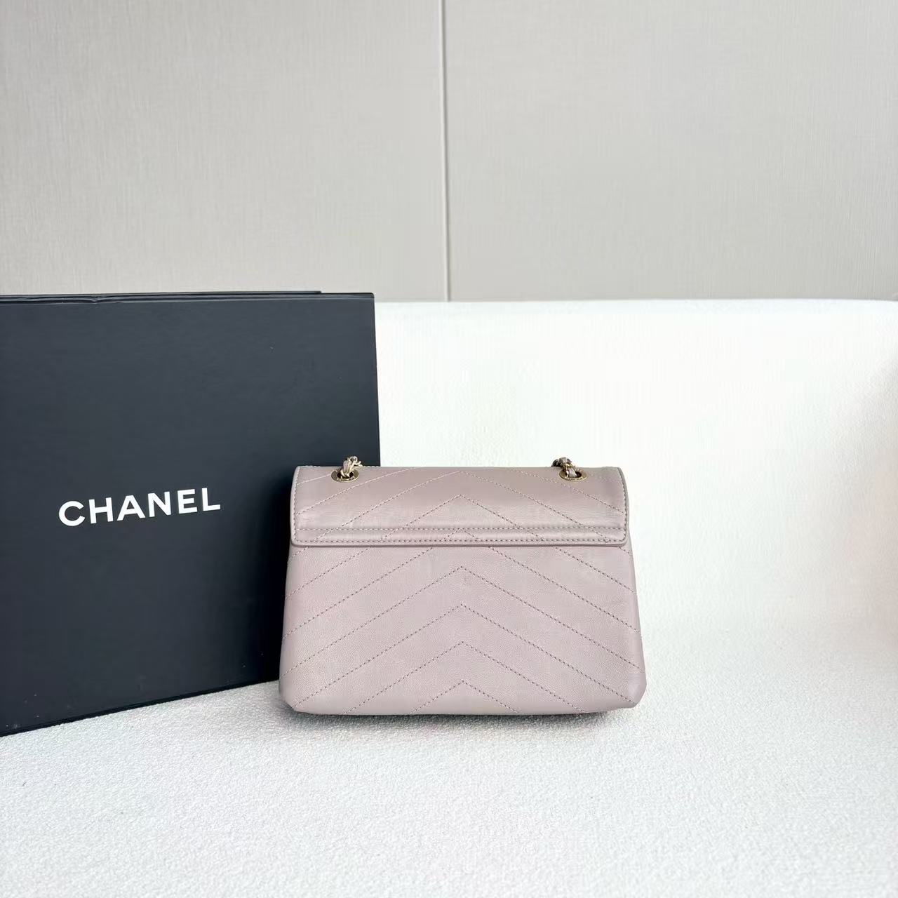 Chanel - V-Quilted Accordion Bag - Leather - Grey-purple with Gold-Tone Hardware - (Small)