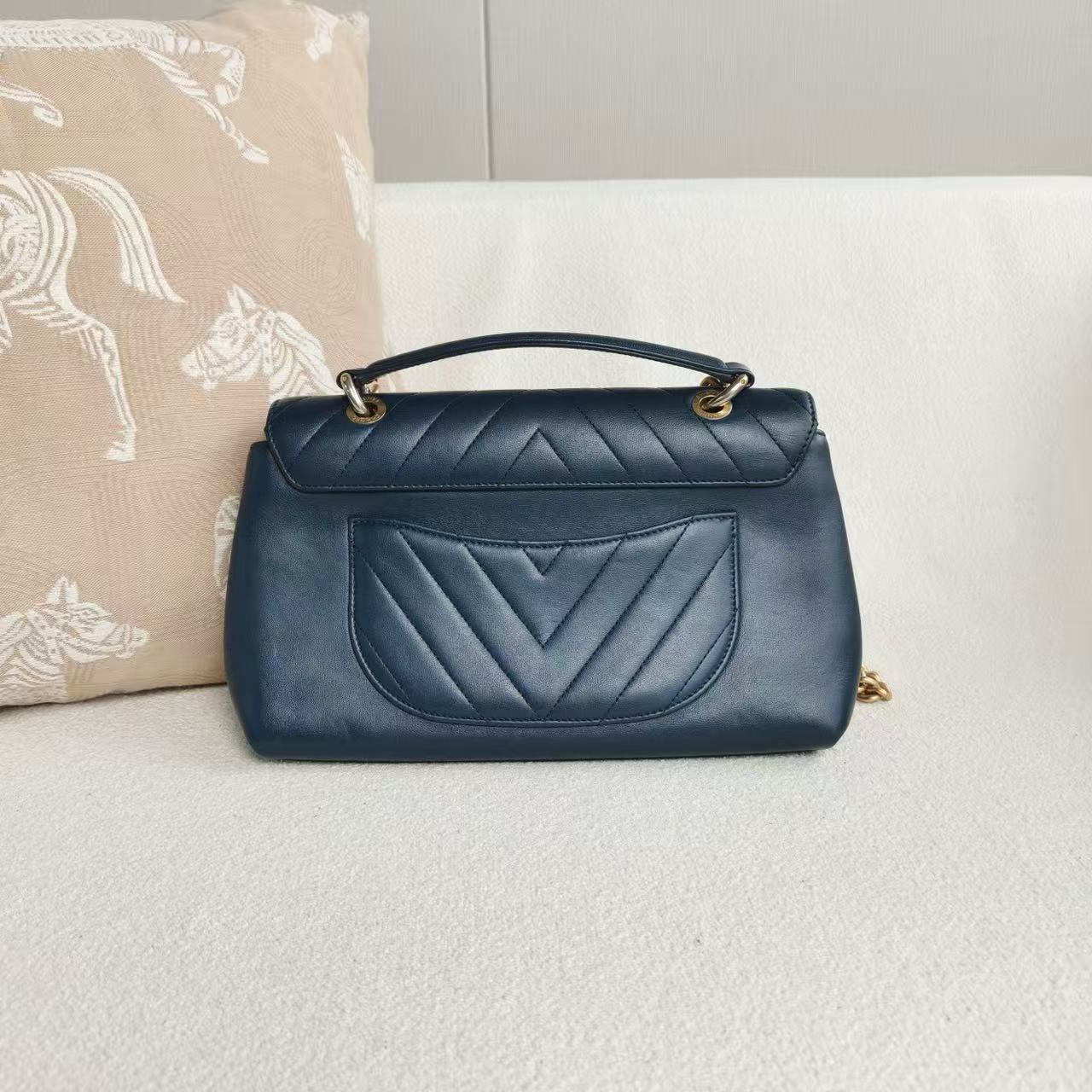 Chanel - V-Stitch Top Handle Flap Bag - Cowhide leather - Grey-blue with Gold-Tone Hardware - (small)