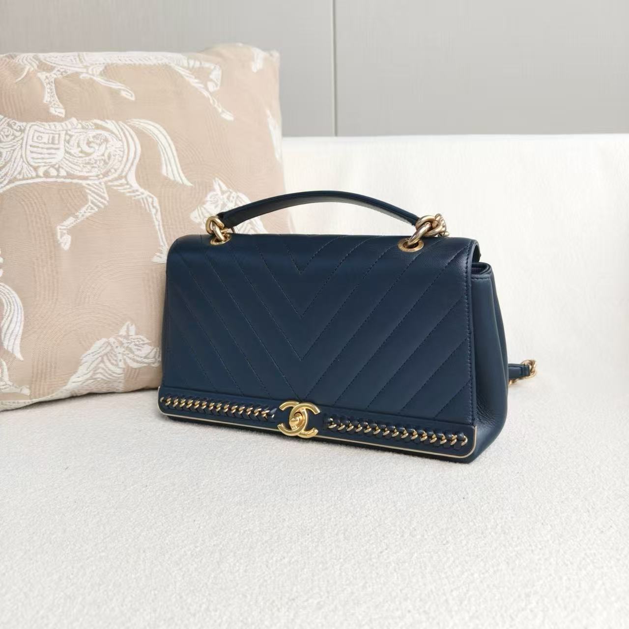 Chanel - V-Stitch Top Handle Flap Bag - Cowhide leather - Grey-blue with Gold-Tone Hardware - (small)