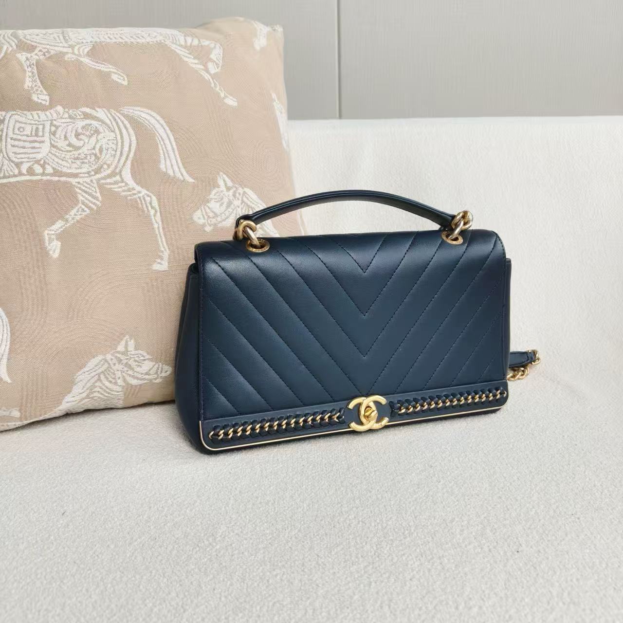 Chanel - V-Stitch Top Handle Flap Bag - Cowhide leather - Grey-blue with Gold-Tone Hardware - (small)