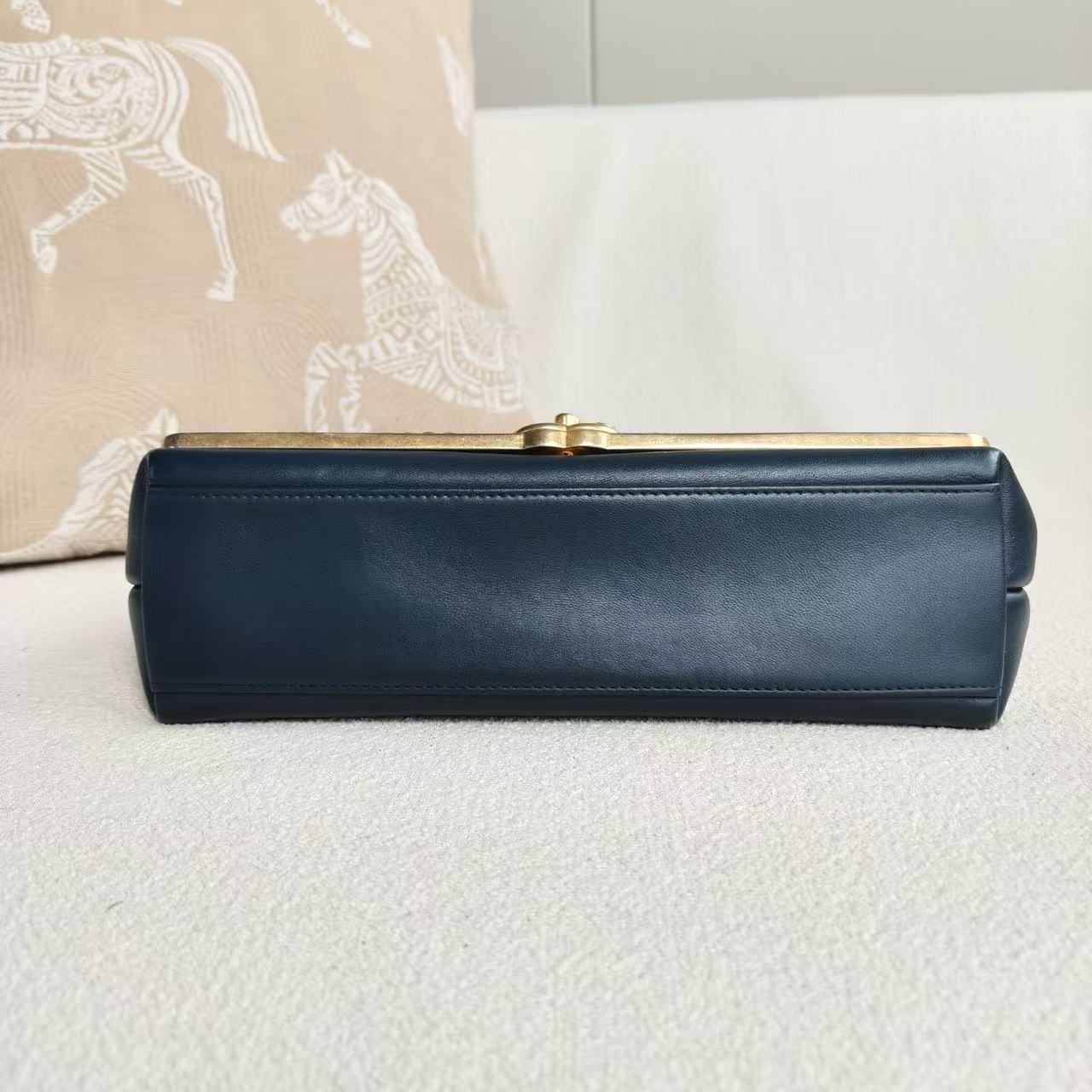 Chanel - V-Stitch Top Handle Flap Bag - Cowhide leather - Grey-blue with Gold-Tone Hardware - (small)