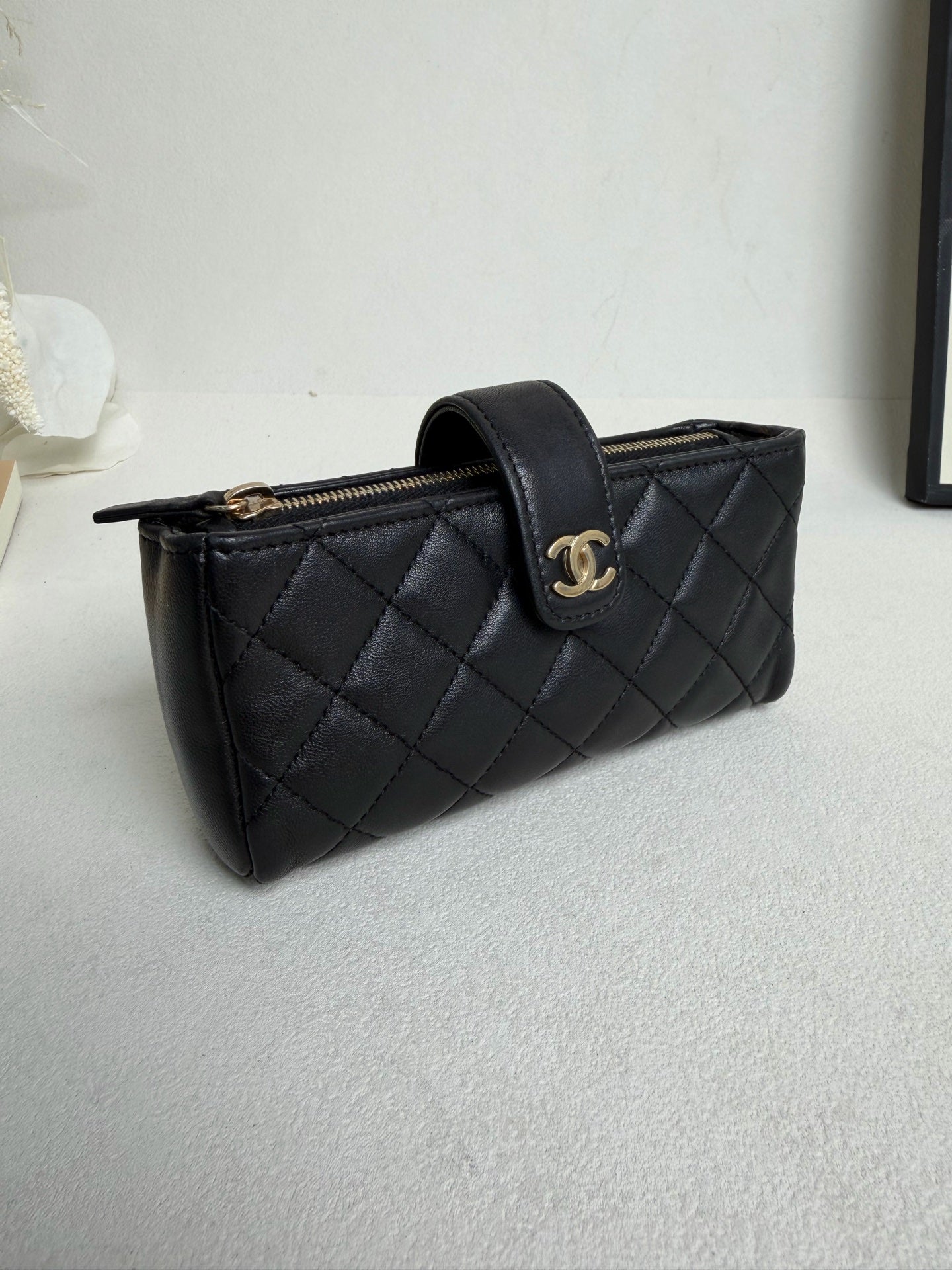 Chanel - Valentines Day Camellia Chain Bag - Leather - Black - (mini)
