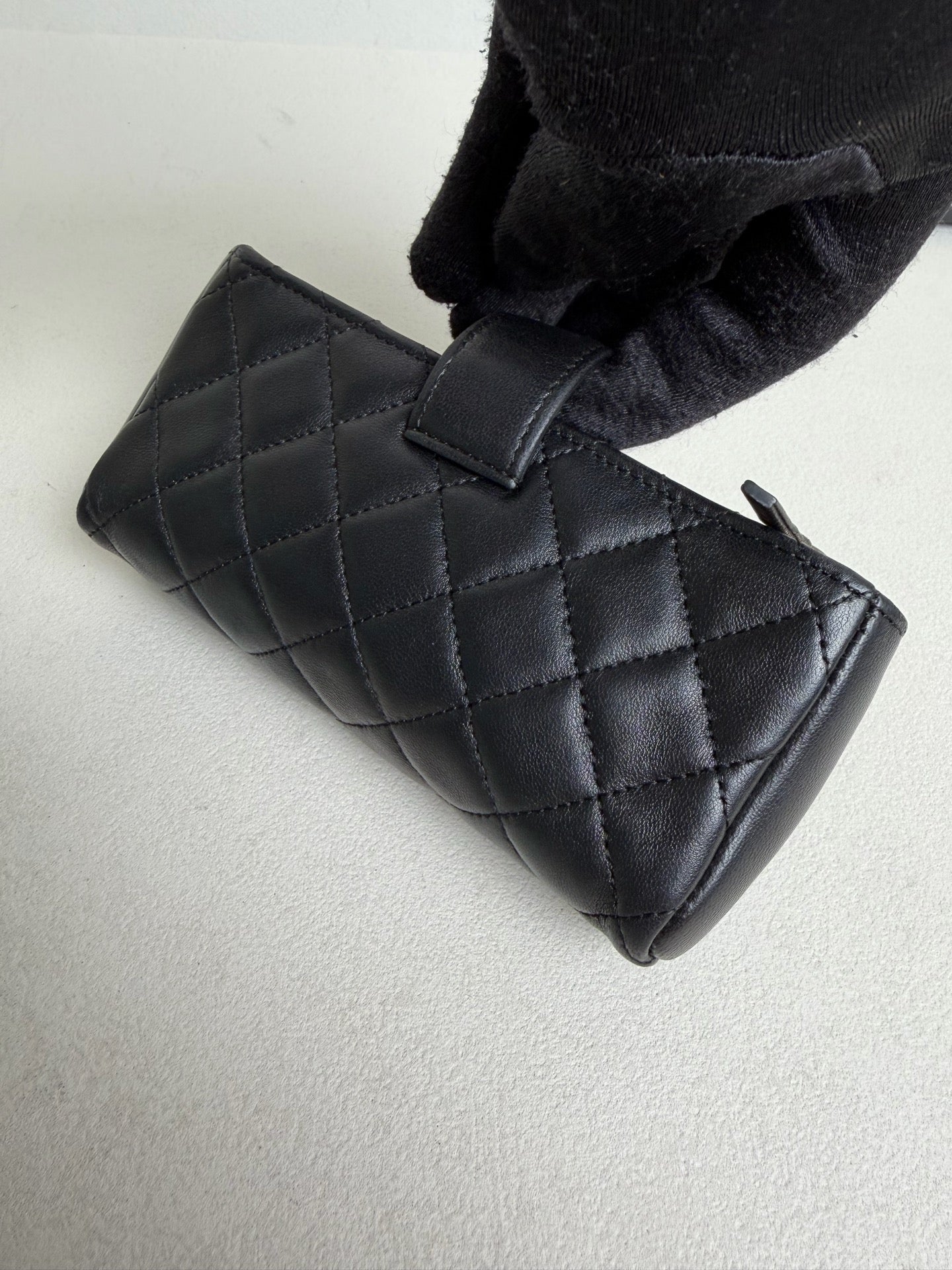 Chanel - Valentines Day Camellia Chain Bag - Leather - Black - (mini)