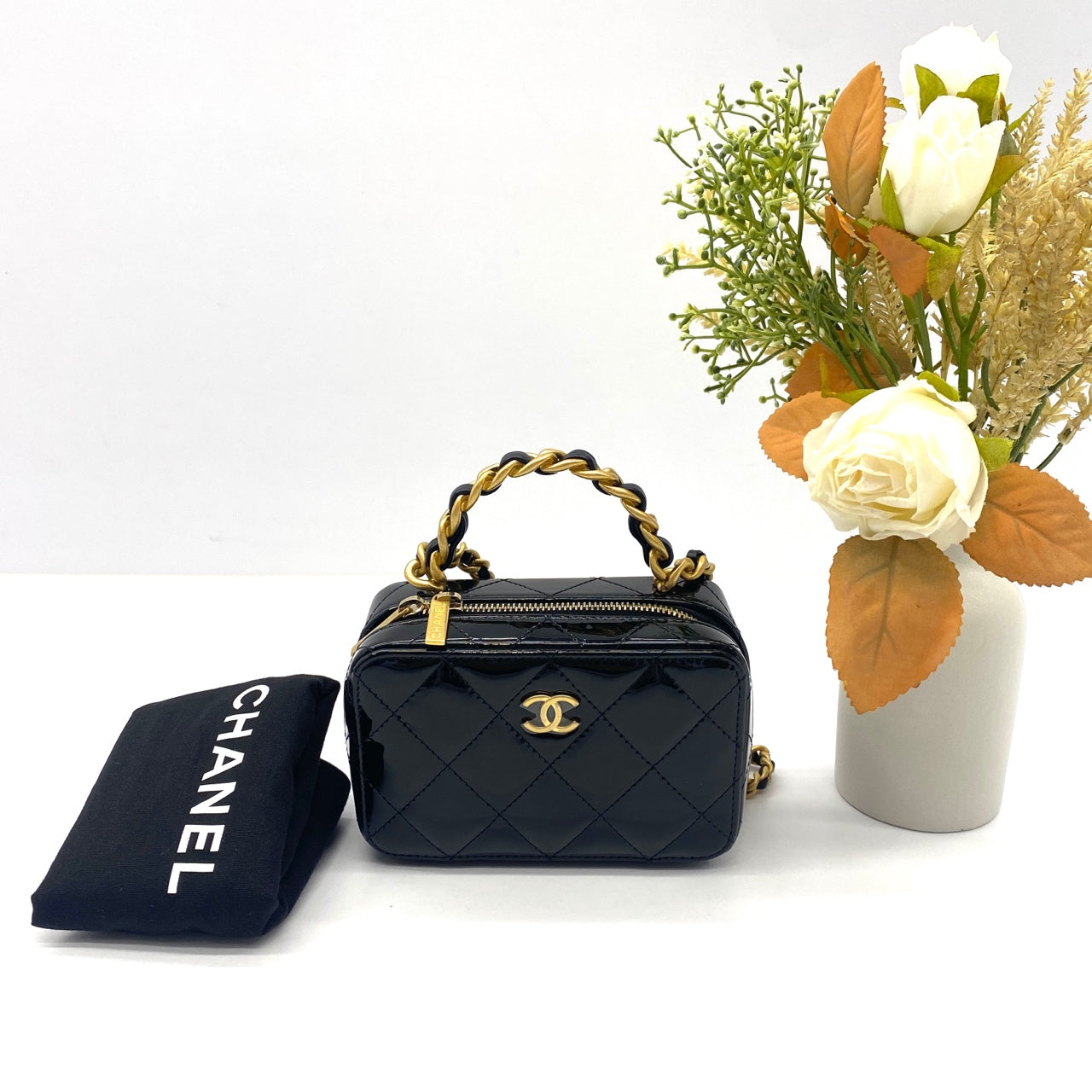 Chanel - Vanity Case - Patent leather - Black
