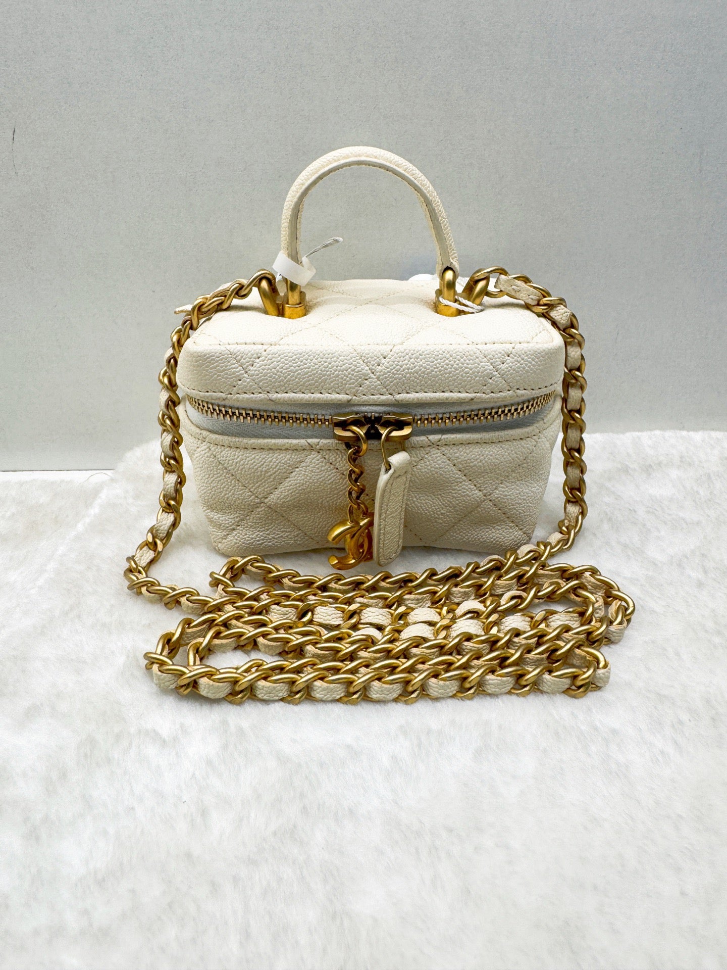 Chanel - Vanity Case - Calfskin - White - (mini)