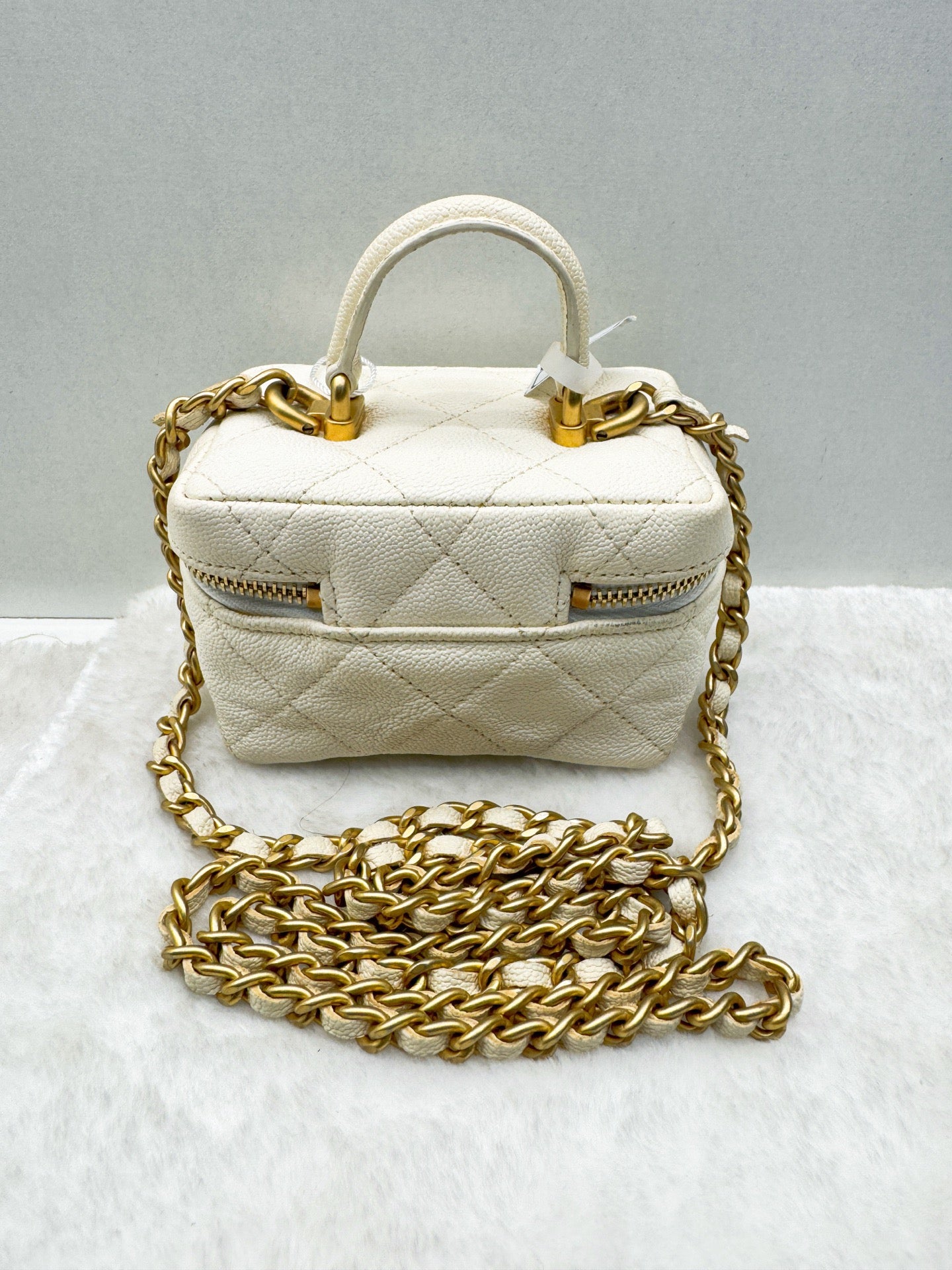 Chanel - Vanity Case - Calfskin - White - (mini)