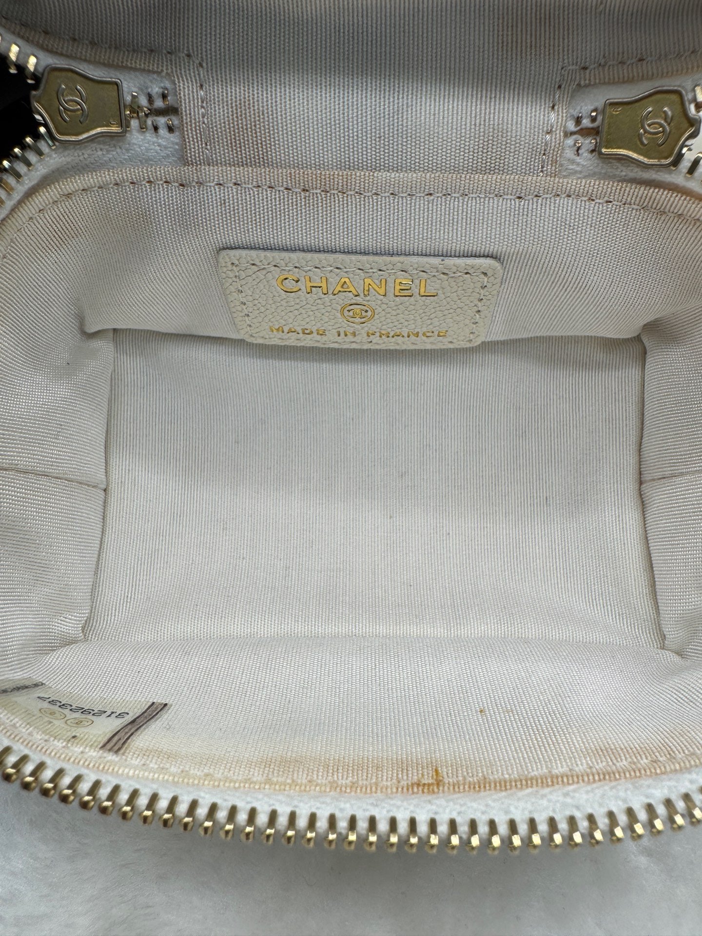 Chanel - Vanity Case - Calfskin - White - (mini)