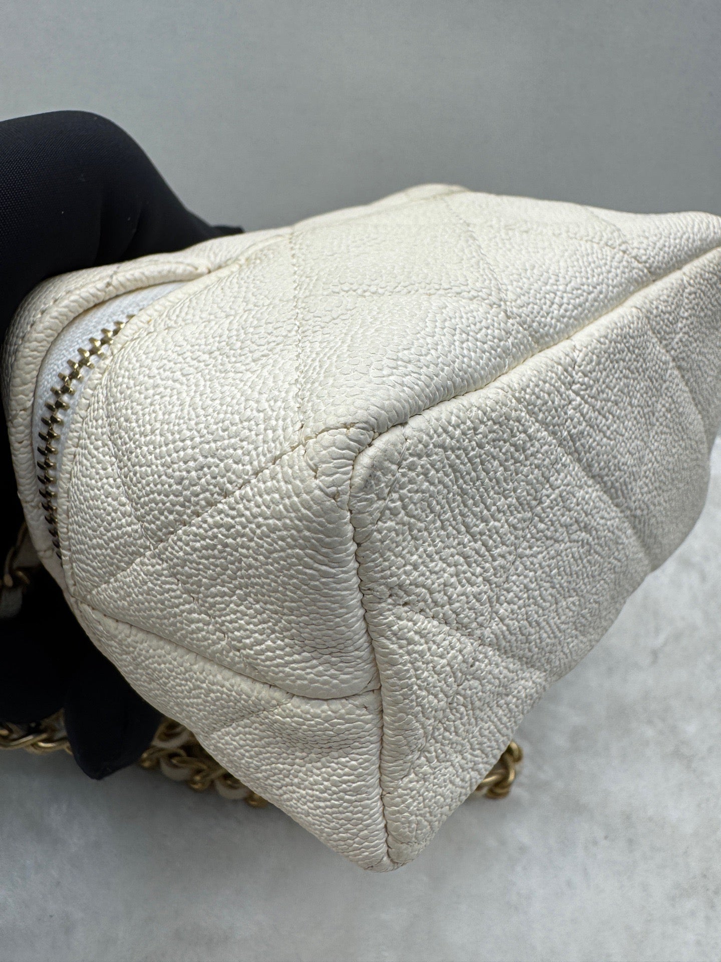 Chanel - Vanity Case - Calfskin - White - (mini)