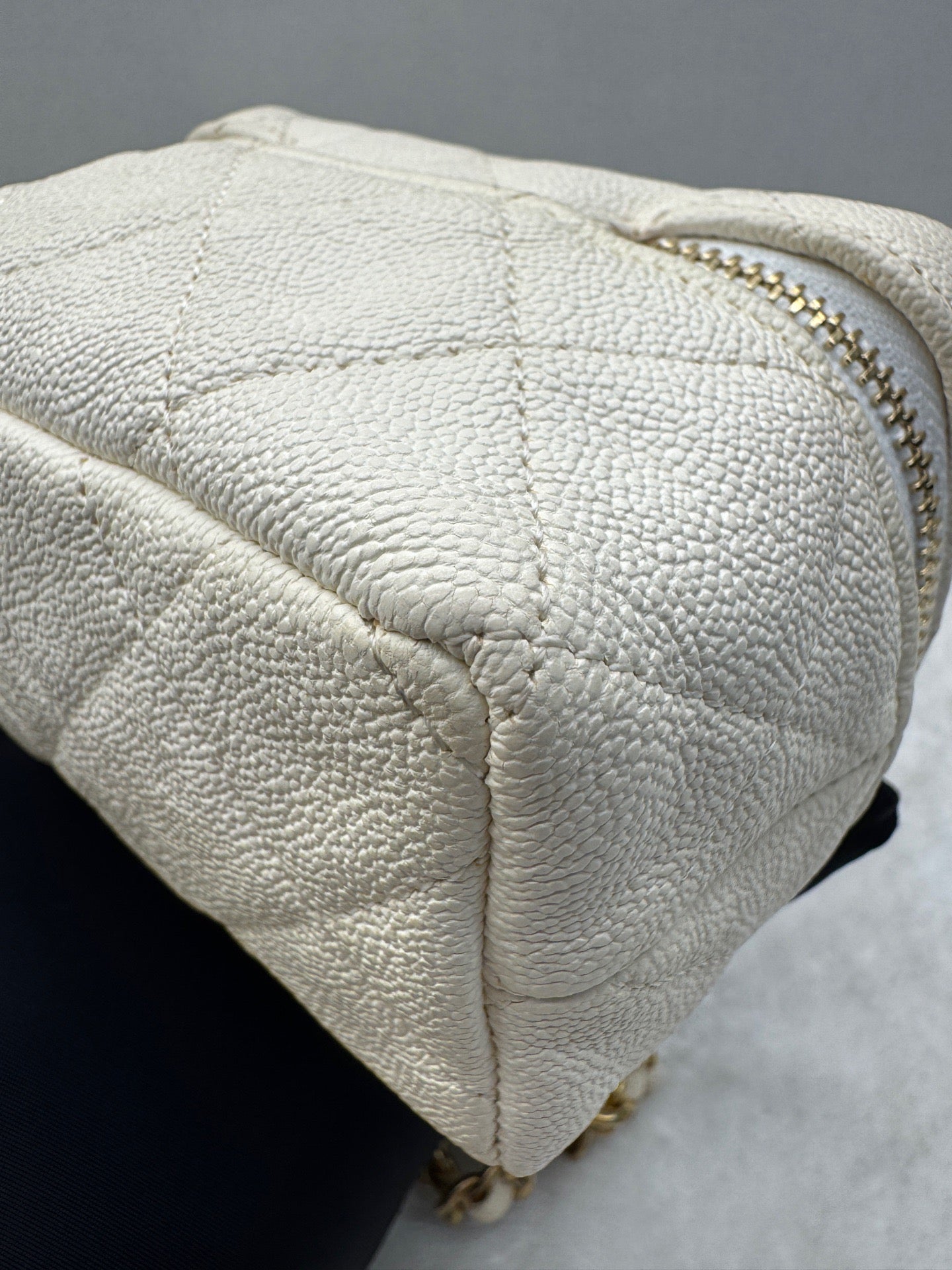 Chanel - Vanity Case - Calfskin - White - (mini)