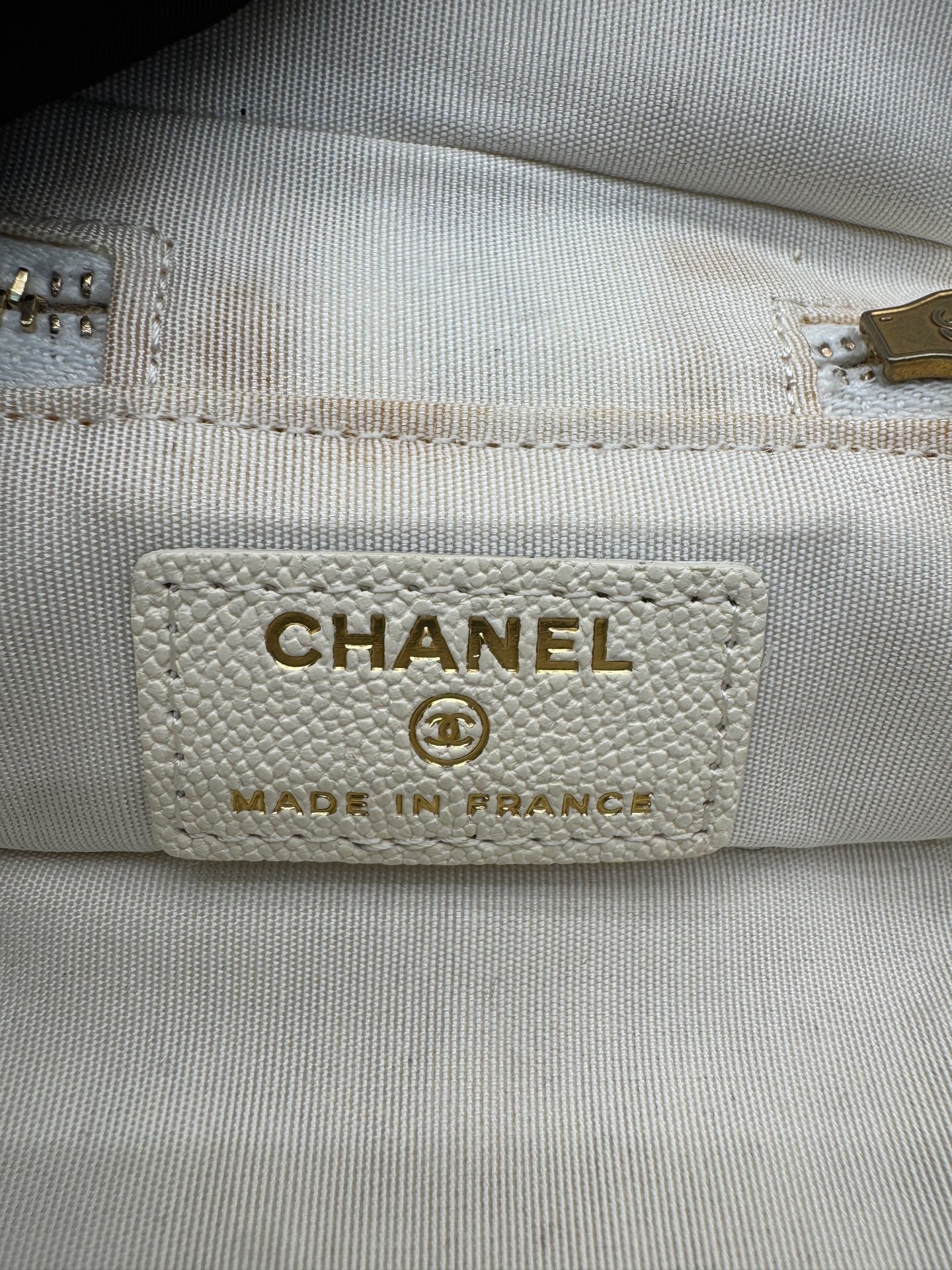 Chanel - Vanity Case - Calfskin - White - (mini)
