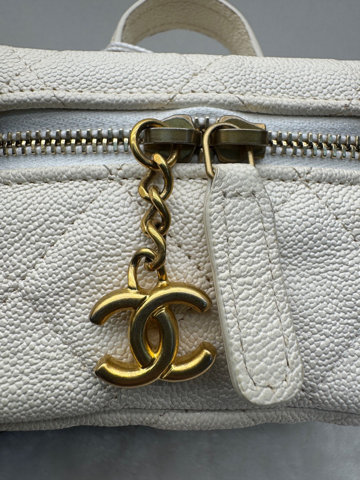 Chanel - Vanity Case - Calfskin - White - (mini)