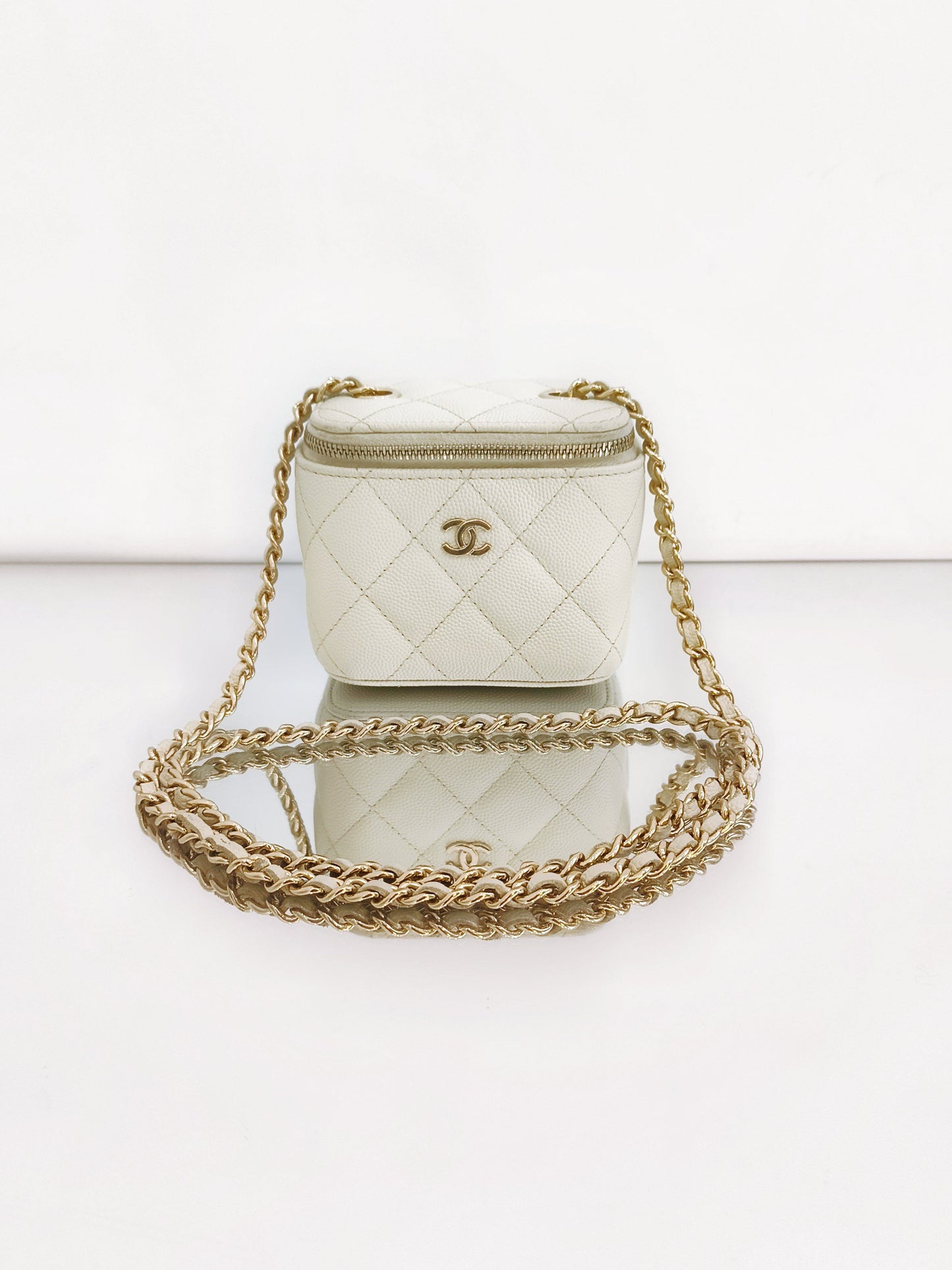 Chanel - Vanity Case - Caviar leather - Beige with Gold-Tone Hardware - (mini)