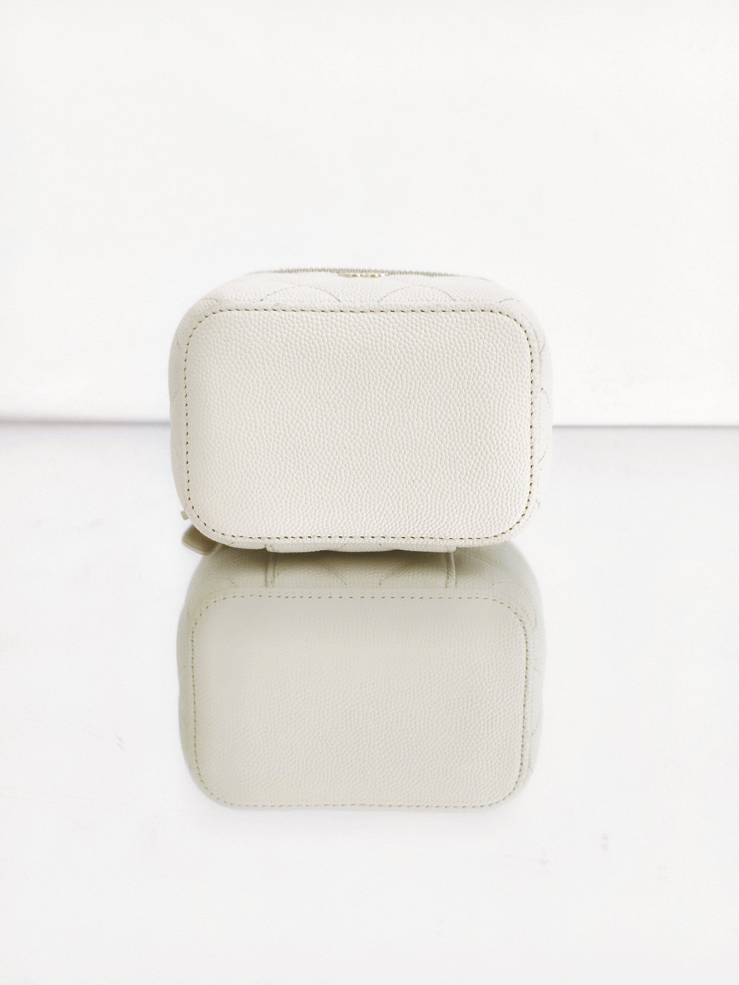 Chanel - Vanity Case - Caviar leather - Beige with Gold-Tone Hardware - (mini)