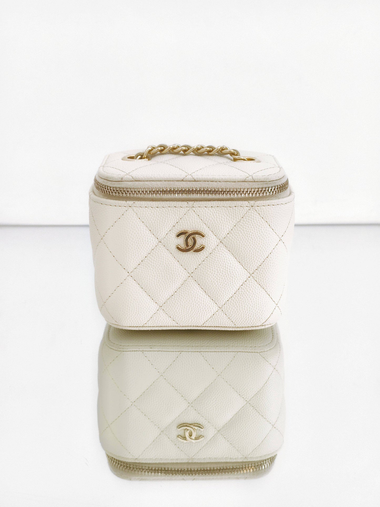 Chanel - Vanity Case - Caviar leather - Beige with Gold-Tone Hardware - (mini)