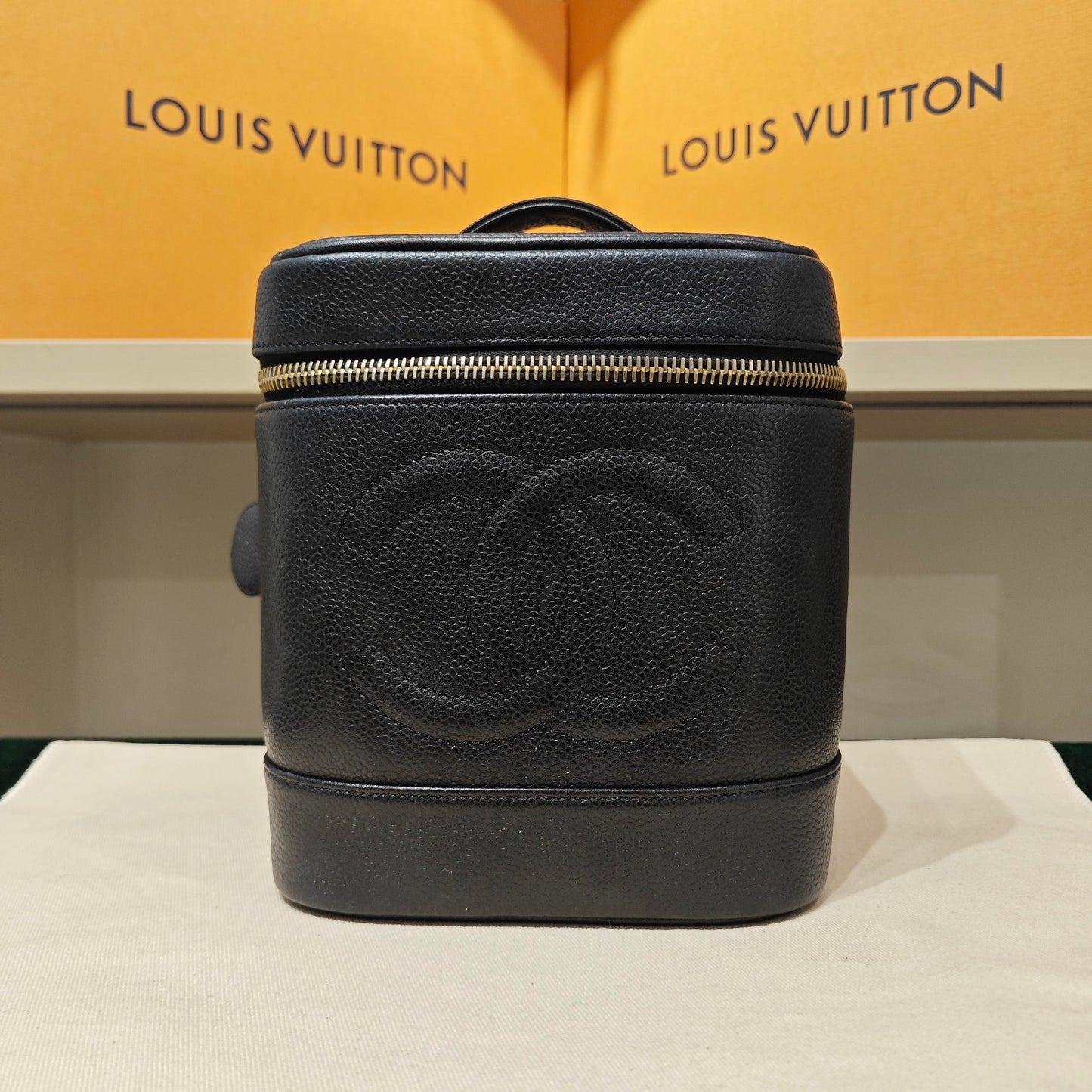 Chanel - Vanity Case - Caviar leather - Black - (Small)