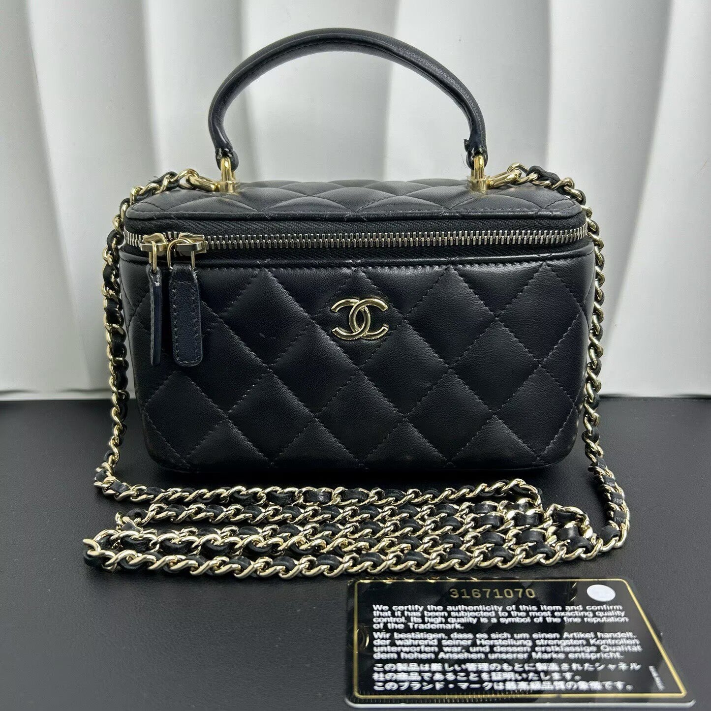 Chanel - Vanity Case - Lambskin leather - Black with Gold-Tone Hardware - (mini)