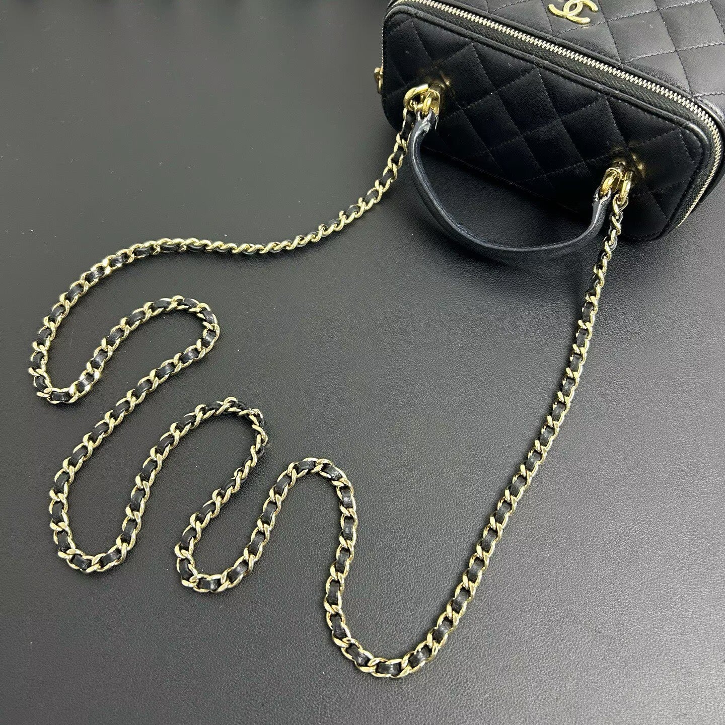 Chanel - Vanity Case - Lambskin leather - Black with Gold-Tone Hardware - (mini)