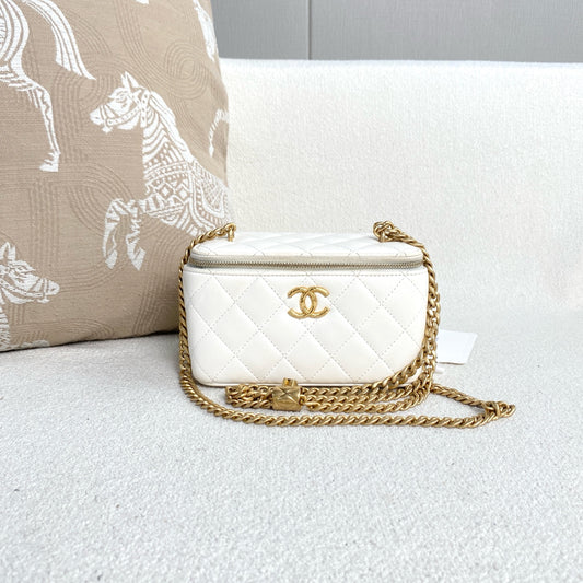Chanel - Vanity Case - Lambskin leather - White - (mini)