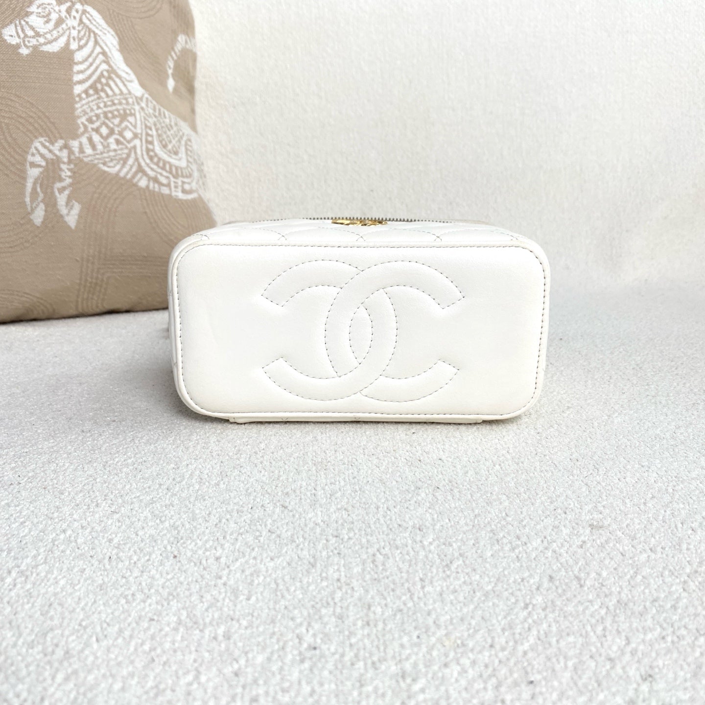 Chanel - Vanity Case - Lambskin leather - White - (mini)