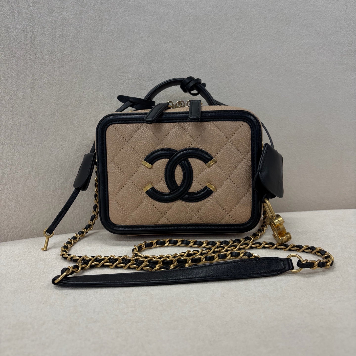 Chanel - Vanity Case - Leather - Beige - (small)