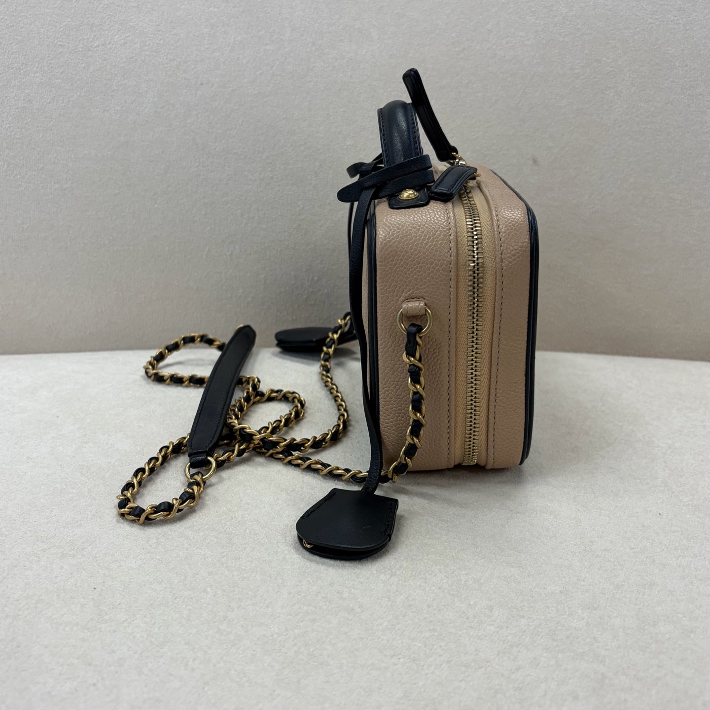 Chanel - Vanity Case - Leather - Beige - (small)