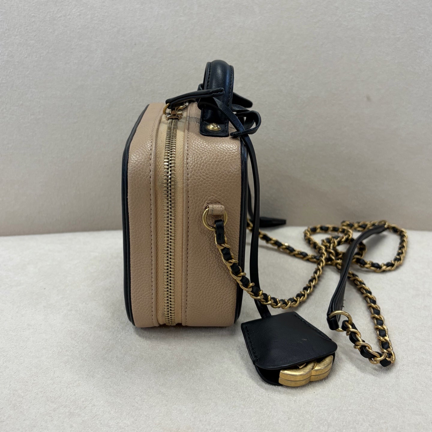 Chanel - Vanity Case - Leather - Beige - (small)