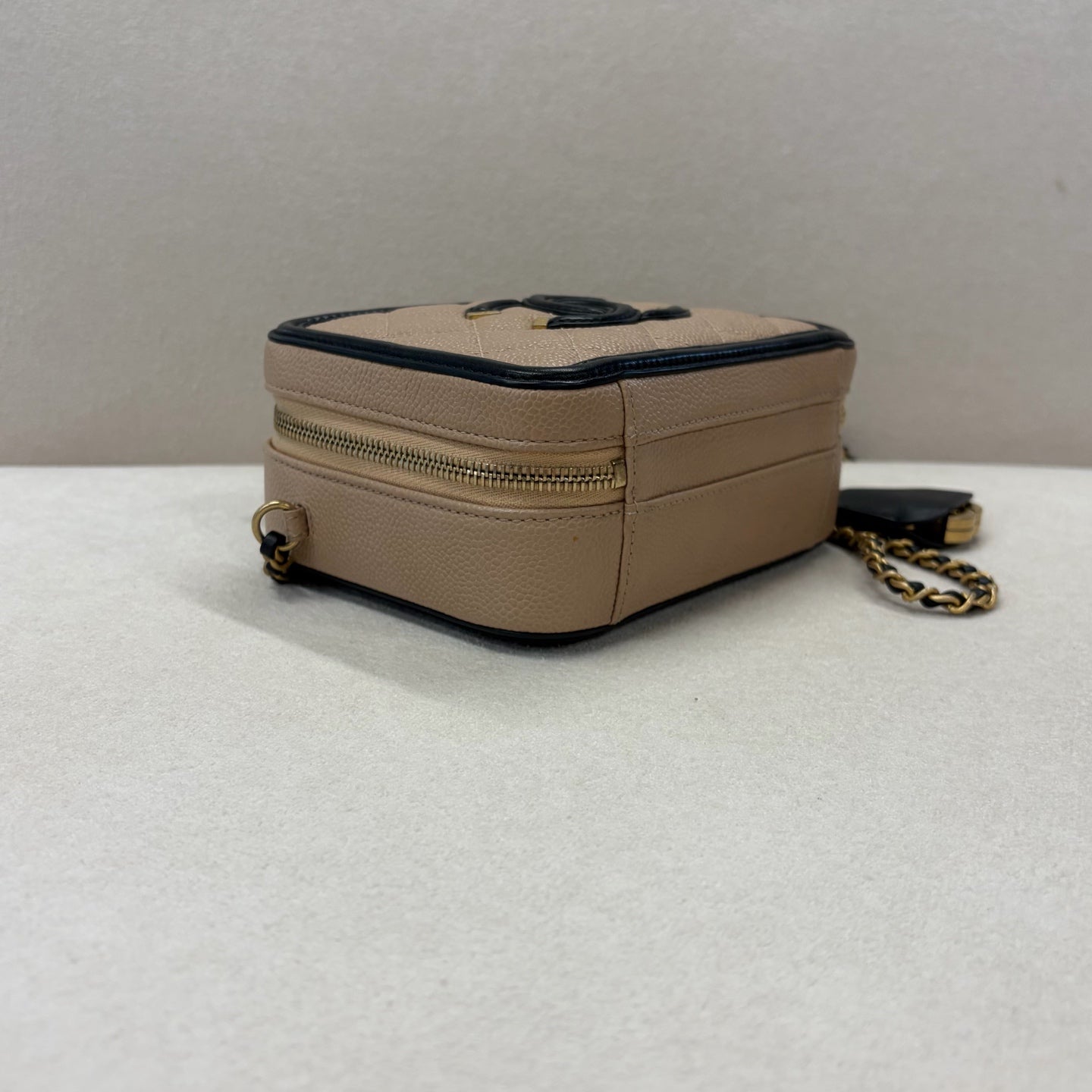Chanel - Vanity Case - Leather - Beige - (small)