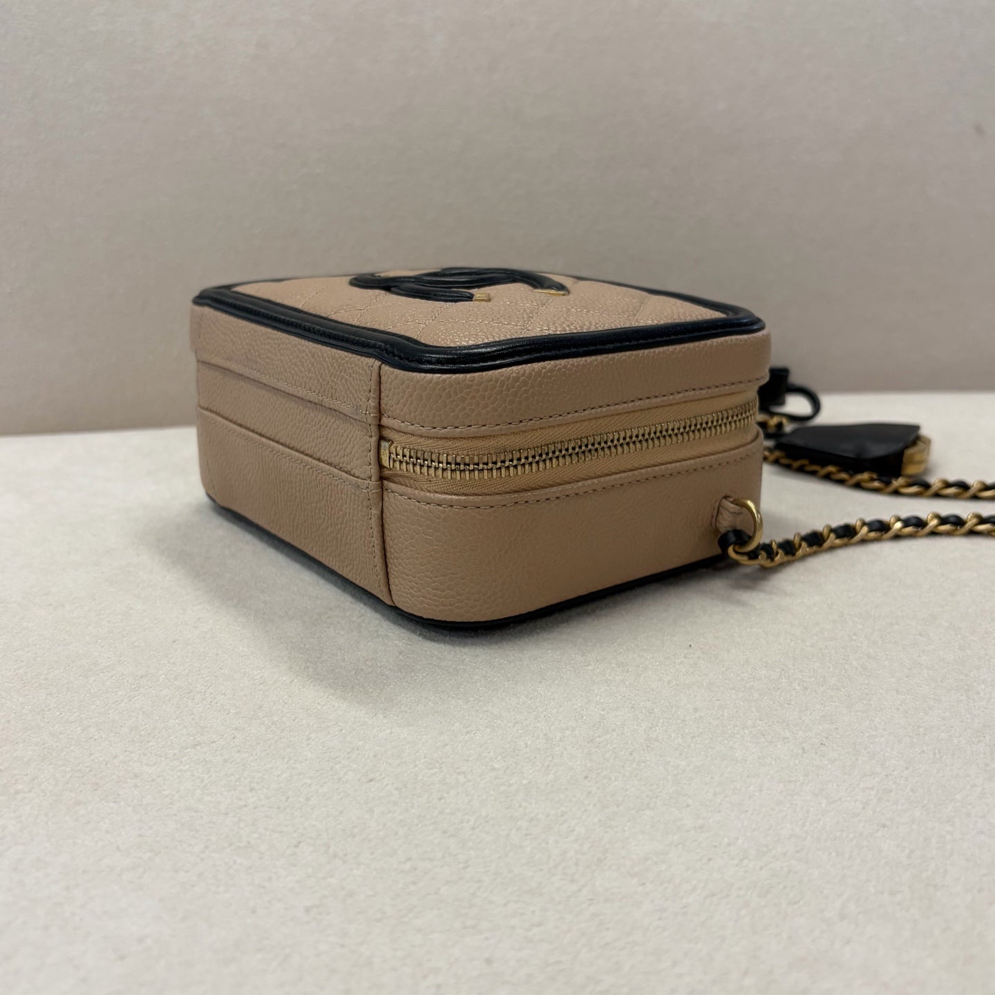 Chanel - Vanity Case - Leather - Beige - (small)