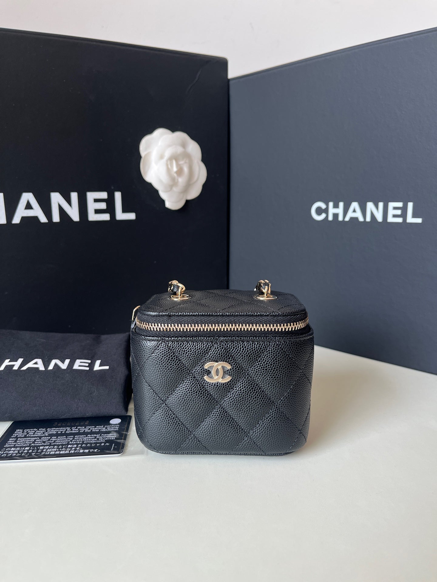 Chanel - Vanity Case - Leather - Black - (mini)
