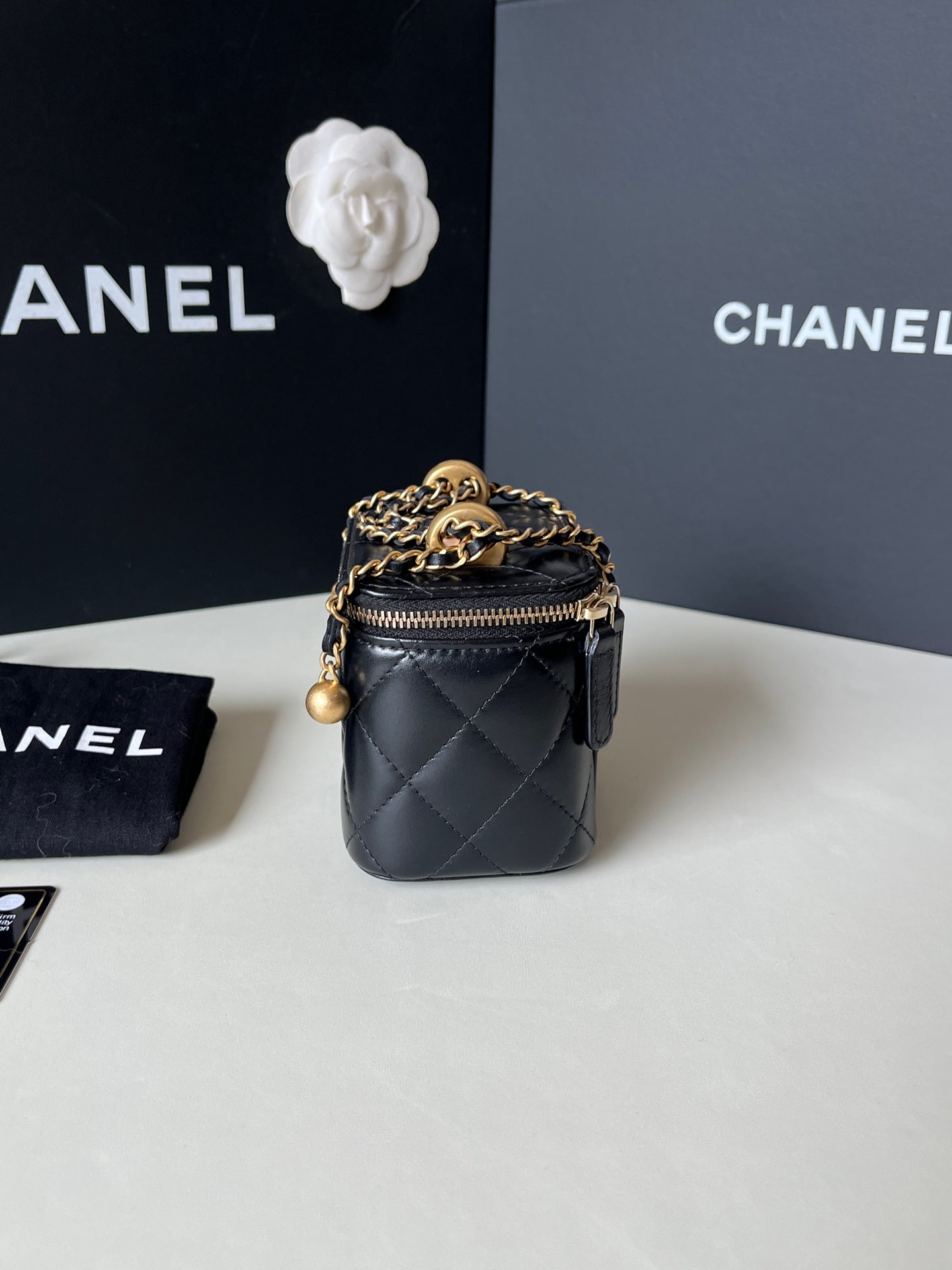 Chanel - Vanity Case - Leather - Black - (mini)